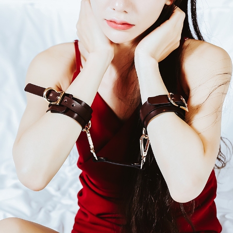 Dark Embrace 8 Pieces Essentials Set - Image 6